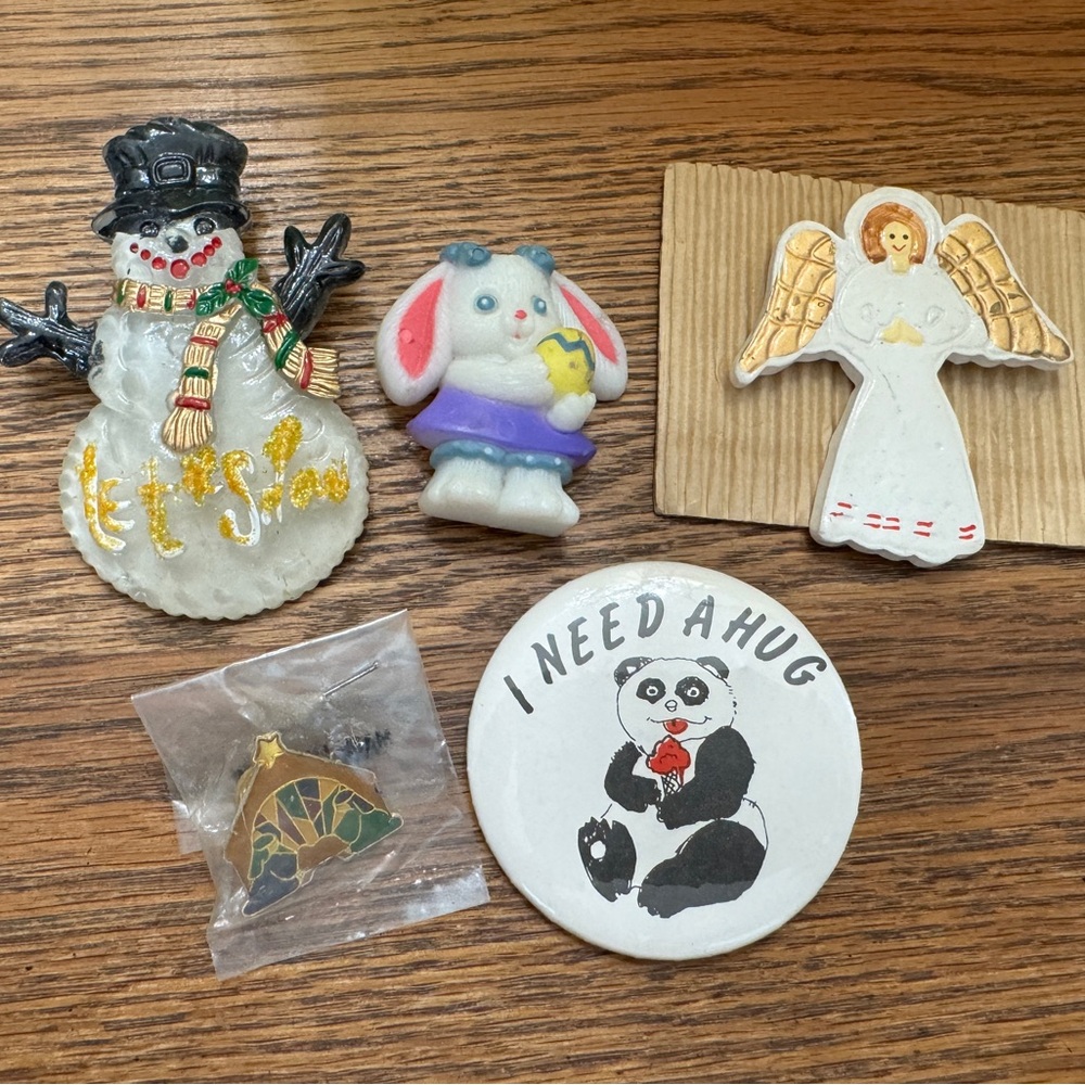 Lot of vintage pins
